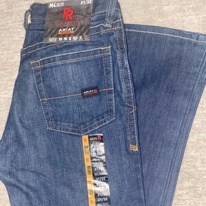 FR Ariat relaxed boot cut 31/32 jeans (never worn)